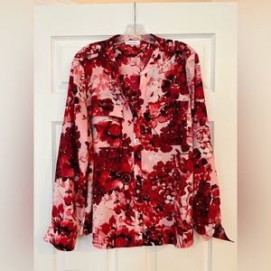 Stunning pink and red Calvin Klein floral blouse 🌺